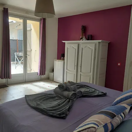 Bed and Breakfast Mas Des Cigognes Le Thor Exterior foto