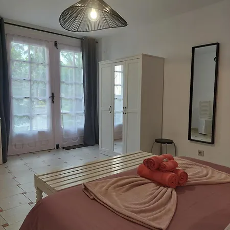 Bed and Breakfast Mas Des Cigognes Le Thor Exterior foto