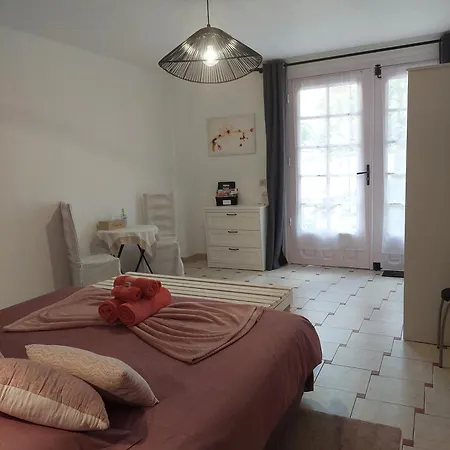 Bed and Breakfast Mas Des Cigognes Le Thor Exterior foto